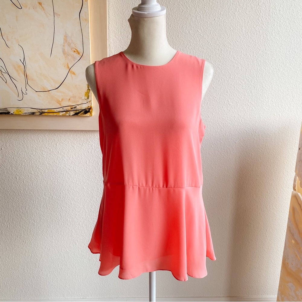 💥UNIQLO coral peplum top💥